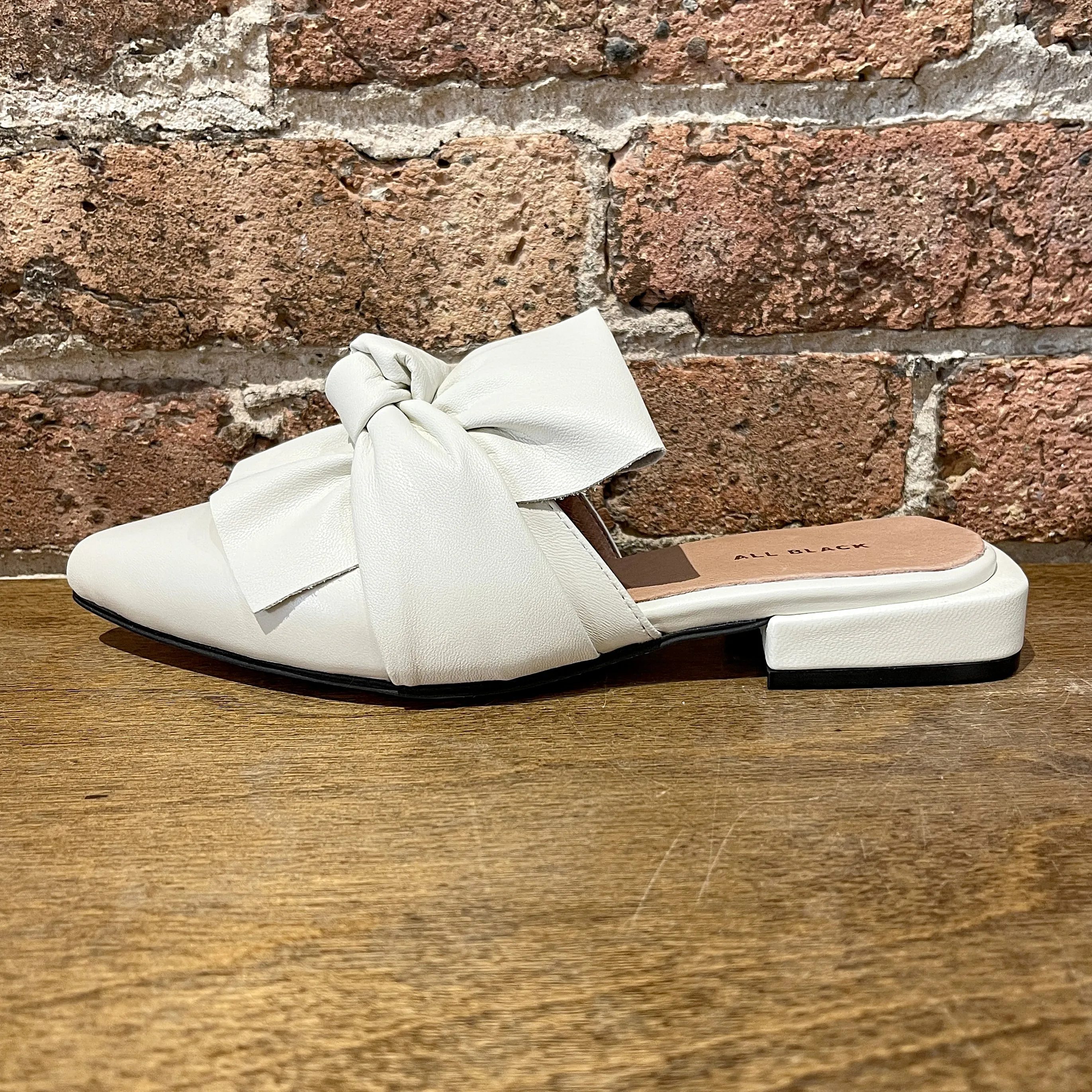 ALL BLACK Fold & Knot Slide