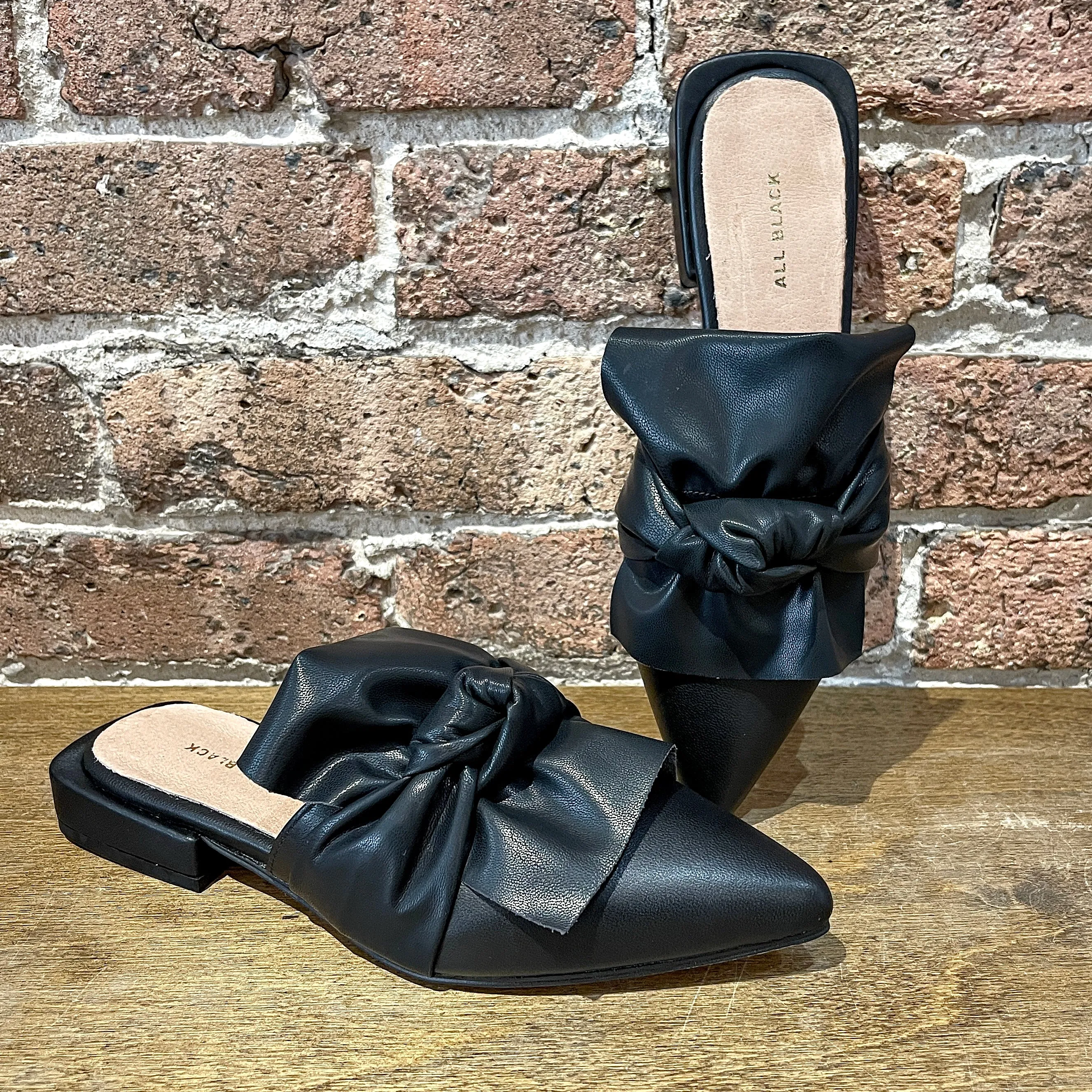 ALL BLACK Fold & Knot Slide
