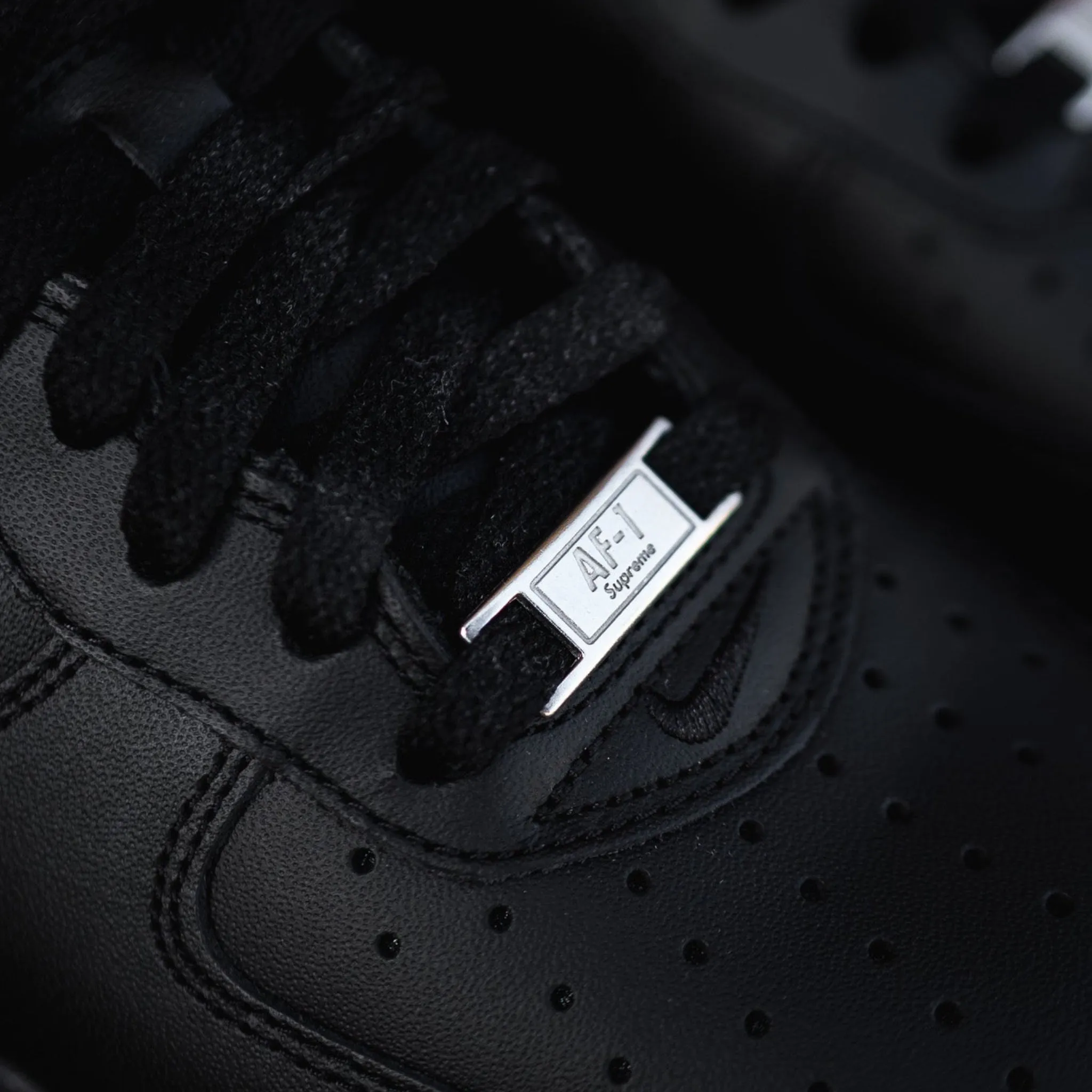 Nike x Supreme Air Force 1 Low SP (Black)